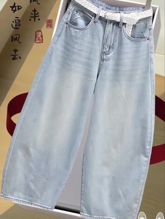 #我要上热门 ✨救命!挖到今夏显瘦天花板神裤了!! 姐妹们快看!这条2025夏季新款高腰老爹裤真的绝了!! 复古水洗牛仔蓝自带降温滤镜🌊 超神奇的硬挺面料!无弹却巨藏肉 高腰+宽松直筒版型简直是腿型救星 假胯宽、小粗腿、大象腿通通隐形 九分长度露出脚踝 显瘦显高直接拉满✨ 日常穿慵懒随性 搭T恤秒变ins潮人 配短上衣辣妹感爆棚 通勤配衬衫也超飒 洗衣机狂甩都不变形 懒人穿搭必备! 今夏衣柜C位预定 这条不买真的会后悔! # 显瘦神裤 # 老爹裤穿搭 # 2025夏季新品 # 无弹牛仔裤 # 九分裤推荐# 小个子穿搭 #显瘦穿搭 #显高显瘦显腿长 #谁穿谁好看# 夏季新款 #爆款热卖中 @抖加🔥上热门🔥dou+🔥热点宝 @DOU+上热门 @DOU+小助手 @热点小助手 @热门音乐🔥
