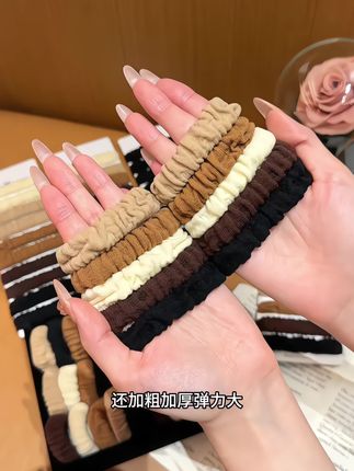 秋冬扎高马尾丸子头就用这款褶皱发圈吧!加宽加粗弹力大,还不伤发,大人小孩都能用#头绳发圈 #高弹力发圈#皮筋 #发圈 #秋冬穿搭