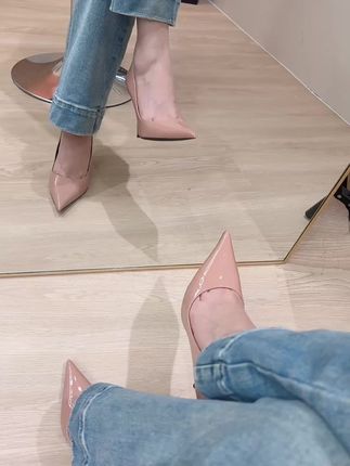 金跟高跟鞋👠美翻了#强烈推荐 #高跟鞋 #哎呦喂你鞋真好看 #宝藏鞋子 #尖头高跟鞋