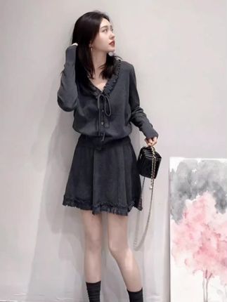 2025秋季新款韩系少女感复古系带针织开衫短裙显瘦皮衣外套三件套