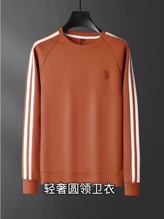 轻奢圆领卫衣,采用舒适太空棉面料,修身剪裁展现男士魅力,侧条纹设计增添时尚感,长袖款式适合多种场合,无论是打底还是单穿,都能轻松搭配,让你时刻保持精致有型