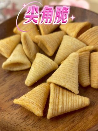 这个牛角酥我买了好多次了,真的特别好吃,它的味道很赞,吃起来嘎嘣脆,越嚼越香,真的是追剧必备的小零食,而且它有很多种口味可以选择,都非常好吃,你们一定要试试看。#零食推荐 #好吃到停不下来 #牛角酥 #追剧小零食