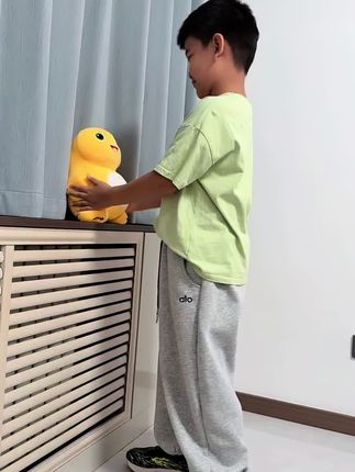 舒服又实穿的百搭小卫裤,柔软舒适~真的是春秋必备单品#卫裤#儿童休闲裤#早秋松弛感穿搭#百搭裤子