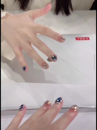 #神仙美甲 #显白美甲 #强烈推荐 #纯手工穿戴甲#穿戴甲随意摘戴
