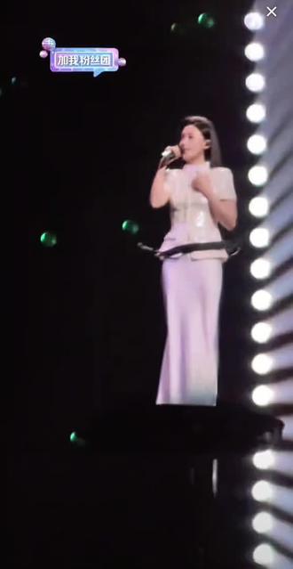 #花开天下新年演唱会 #徐子尧 演唱花妖(和声到底是不是刀郎,太像了)片段来自直播@大宝爱刀郎¹⁰¹²