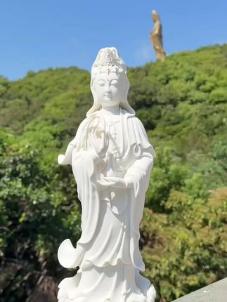 春有百花秋有月,夏有凉风冬有雪,若无闲事挂心头,便是人间好时节。#手工雕刻 #手艺匠人 #非遗文化传承 #德化瓷