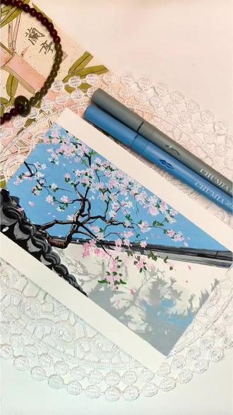 粉樱映瓦‖一分钟新手画‖丙烯马克笔教程
🖊️:初描直液式丙烯马克笔
素材:来源于网络
春风拂过墙头,樱花瓣簌簌落在青瓦上,
把一整个春天的温柔,都藏进小小的画里
日子慢慢,樱花漫漫
愿你也能接住这漫天飘落的温柔与浪漫
#画花如此简单#跟着抖音学画画#初描直液式丙烯马克笔#是谁打翻了大自然调色盘 #丙烯马克笔