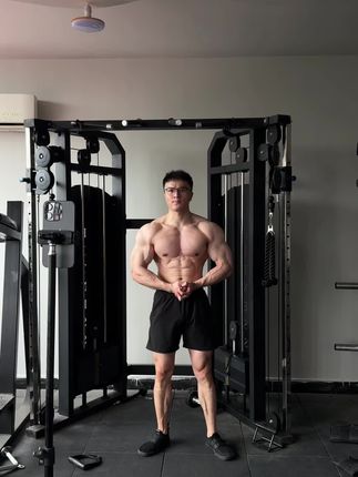 我是不是快一个月没吃放纵餐了?#健身 #自律 #放纵餐 #训练