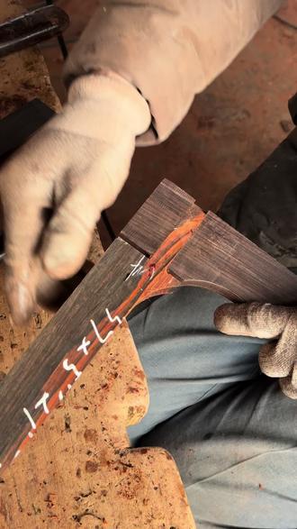 背插燕尾榫#这手艺如今很少见了快失传了 #技术活一般人来不了 #这手艺如今很少见了快失传了: #这样的老手艺现在很少见了 #自制工具新发明