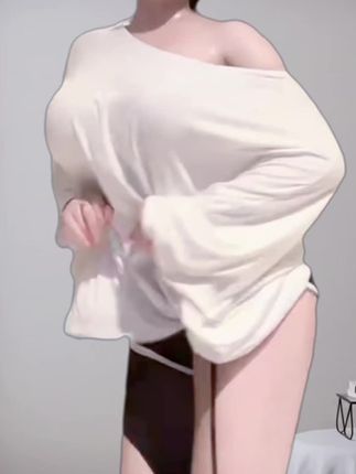 #扭一扭 #卡点舞 #肉感类型 #正常穿搭无不良价值观导向 #正常穿搭无不良引导