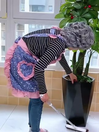 带滑轮花盆托盘 ,打扫卫生非常方便,自带接水盘,干净卫生#花盆拖盘 #滑轮拖盘