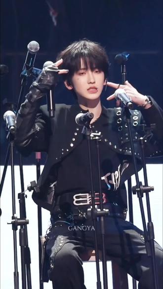 我不知道唇钉和美甲怎么输#左奇函 #荣耀之战 #最佳菜鸟