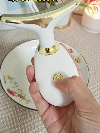 护肚品不好吸收太浪费,用这个美容仪提拉一下,皮肤紧致细腻,轻松小v脸