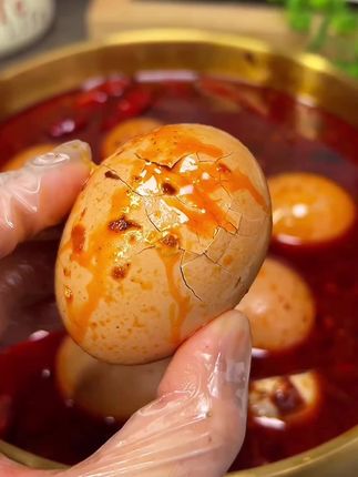 13天无骨无毛的香辣活珠子你吃过吗?鸡汤特别鲜美,肉质鲜嫩,營,養价值比一般鸡蛋还高。一口一个停不下来,越吃越上瘾,老少皆宜~煎烤更香#妈呀太香了 #超好吃 #活珠子