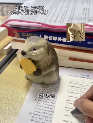 土拨鼠:都别拿掉我饼干#尖叫土拨鼠 #玩个很新的东西 #整蛊 #玩具#好玩