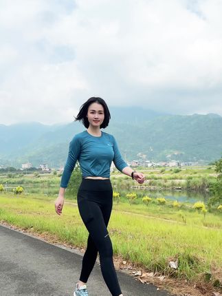 莱马这条爆款运动压缩裤确实好穿,弹力好,舒适不勒腰,多个大口袋长距离补给太方便了,版型也是超棒#好物推荐#压缩裤#跑步装备#运动穿搭