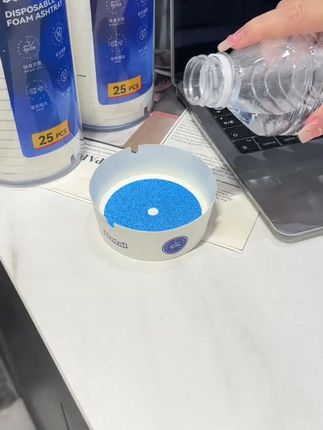 么汰一次性烟灰缸,自带灭烟沙,家用办公免洗超方便! #免洗烟灰缸 #办公室烟灰缸 #么汰烟灰缸 #一次性烟灰缸 #防飞烟灰缸