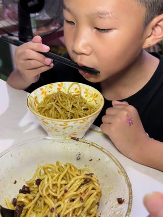 弟弟百吃不厌的葱油拌面,做法简单味道又好吃😋#上海葱油拌面 #妈呀太香了 #强烈推荐