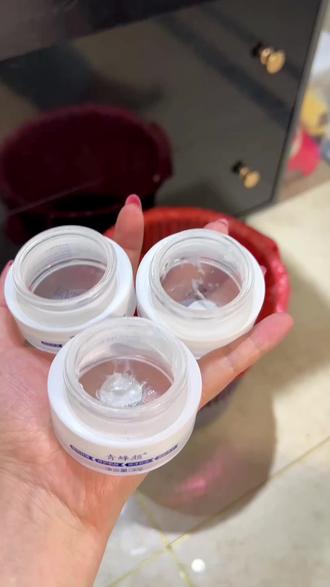 再好的东西都要坚持用的,平时你把面霜换成这个#青蜂颜依克多因屏障修护冷霜,修护力杠杠的,慢慢你会发现皮肤越来越好了#青蜂颜#护肤 #冷霜#520