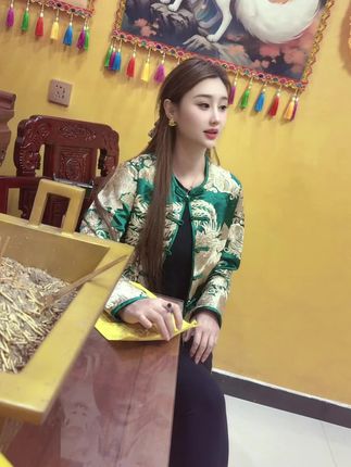 你一定要想尽一切办法把自己救上来,当你察觉到自己的状态不对的时候,一定要尽快的去调整并且做出改变,你不能因为某些事、某些人影响太久、耽误了自己,过于被动、过于较真,人生是一场漫长的竞赛,要做好情绪管理非常难,唯一的方法就是自醒、自救、自修、自渡,#正能量 #强烈推荐 #上热搜 #民族风