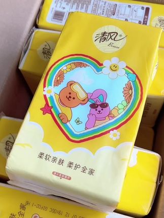 啊啊啊,这包装也太好看了吧!还是和wigglewiggle联名的悬挂抽纸!真的是一眼就心动了,清风大品牌消耗品放心冲# #种草 #纸巾 #wigglewiggle #超便宜超划算