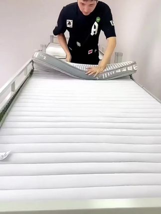 学校开学啦 学校的床硬邦邦的睡的不舒服 赶紧换上这款软硬适中的乳胶床垫 弹性十足 厚度适中#宿舍床垫 #宿舍好物 #学生床垫 #上下铺床垫 #乳胶床垫