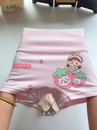 天凉了,宝宝贴身小短裤可以换成这种高腰的,棉的柔软又亲肤,做工细节也很好 弹力大,不卡档,都是宝宝喜欢的图案#母婴好物 #面料柔软舒适 #贴身衣物#高品质童装 #女孩短裤推荐