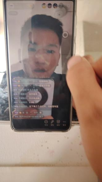 鸿蒙6系统抖音开直播可以开启蓝光,这个清晰度更高了,开启了以后感觉温控目前安卓和iOS不能比拟的存在,这个发热和功耗控制值得点赞,还有一个问题就是mate60Pro直播会随时直播就会黑屏,这个需要优化的#鸿蒙6 #鸿蒙版抖音 #鸿蒙 #数码科技