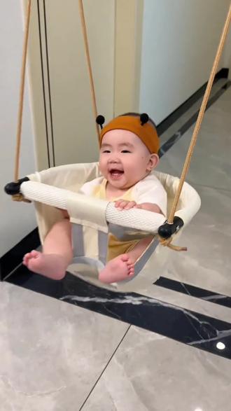 家庭版荡秋千简直是哄娃神器,宝宝真的好喜欢!入手绝不后悔的哄娃神器,在家或者户外都能玩对感统发育特别好#荡秋千的快乐 #室内秋千#宝宝秋千家用