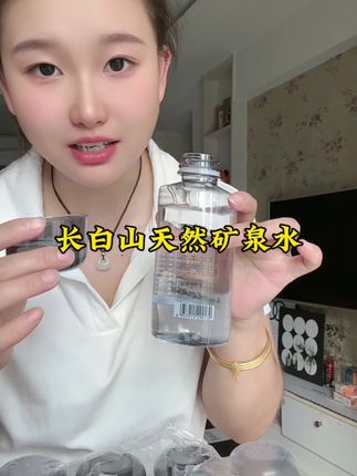 夏天你的爱车里面,怎么也要装几瓶象征着的矿泉水吧!#长白山矿泉水 #多喝水 #女生必备 #喝水我是认真滴