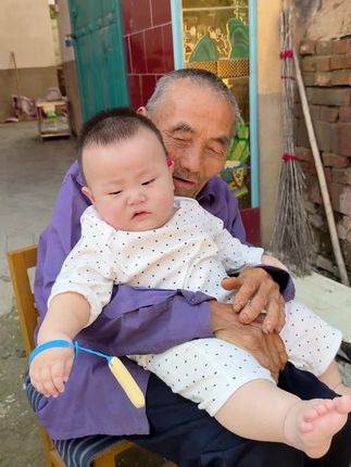 #四世同堂 #隔辈亲 #有一种爱叫隔辈亲 #小谷的🐑🐑