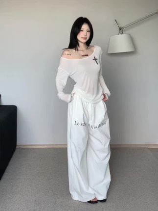 重复的很多,独特的很少,,用不同的心情,去拥有不同风格的衣服。,#穿出高级感 #极简穿搭 #纯白色套装真的很高级,#穿搭推荐