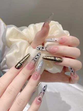 不会彩绘的姐妹也可以做出高级感满满的赫本风美甲 #美甲分享 #美甲 #显白美甲 #高级感美甲 #美甲小汤圆