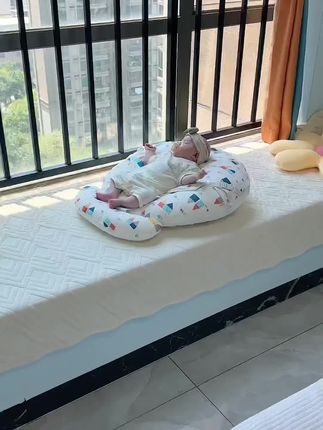 预产期马上到了,新生儿宝妈准备待产包的赶紧看过来,这款防吐奶斜坡枕真的太香了,四季都适用,科学15度斜坡设计,不起球不勾丝,软糯透气又亲肤 宝宝喝奶很舒服,防吐奶呛奶! #618 #年中大促 #斜坡枕 #母婴好物 #防吐奶斜坡枕