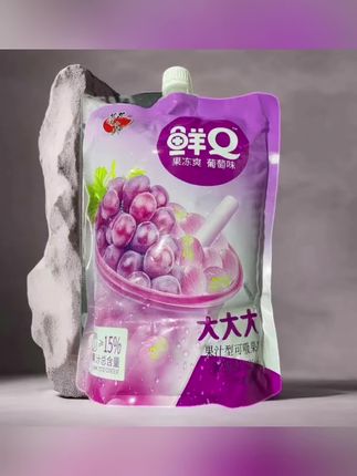 零食很大蜡笔小新超大袋2kg果冻卡地乐抱汁吸吨袋可吸果汁#蜡笔小新果冻 #巨无霸果冻 #超大吸吸果冻 #谁懂这一口的好吃程度 #大数据推荐给有需要的人