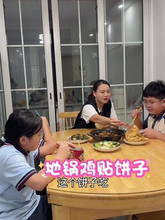 以前的我什么都不会,现在的我为了孩子无所不能,今天用新入手的铁锅贴饼子,嘎嘎好吃😋#vlog日常 #纪录美好生活
