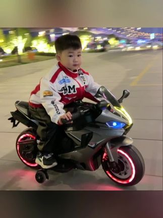 #儿童摩托车 儿童电动摩托车可坐人2-7岁充电两轮电动车男女小孩电瓶玩具机车 #儿童电动车 #童车 #萌娃骑车 #最酷的小孩 @DOU+小助手