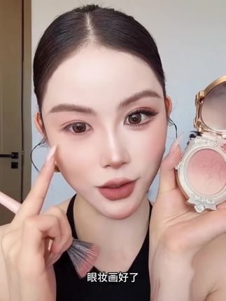 cheerflor天使浮雕腮红三色渐变超有春夏氛围感~一一盘搞定全脸~尊嘟好显白显嫩啊~~高级、消肿又百搭~~完全不挑人也不挑年龄~~谁化谁好看! #收缩色腮红 #氛围感 #膨胀色腮红 #超显白显嫩腮红推荐