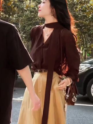 这一套秋天的氛围感真的太赞了!已经超级期待秋天的到来了!#很漂亮 #秋天氛围感 #早秋套装 #松弛感