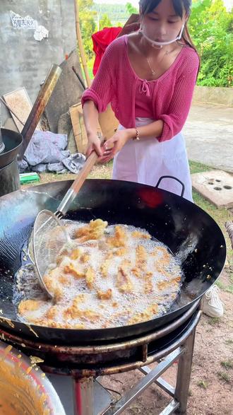 喜欢吃巴中的大酥肉吗?你们都是巴中哪里的#真材实料才能做出好味道 #乡村味道 #舌尖上的味道 #90后女厨师#巴中上门做饭敏敏