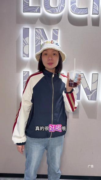 瑞幸新品树莓美式,真的很好喝哦!#瑞幸 #瑞幸咖啡 #瑞幸咖啡哪个好喝 #美式 #美式咖啡