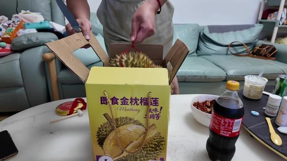 蹲了好几天!终于抢到山姆149块的榴莲啦
拆开看看果肉到底给不给力?#榴莲盲盒开箱 #沉浸式剥榴莲 #山姆 #山姆年度最爱清单