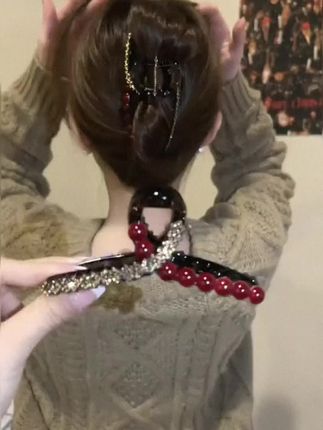 熹金新年红色闪钻抓夹女2024新款发夹后脑勺高级感盘发鲨鱼夹头饰#时尚饰品 #新款上新 #发夹发饰 #休闲时尚潮流穿搭 #发夹头饰推荐