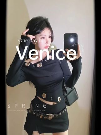 2025秋季新款性感辣妹设计感修身斜肩长袖上衣修身百搭裙裤两件套