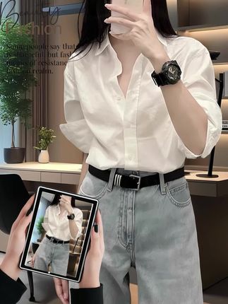 #独特别致小衫高级感 #独特漂亮洋气小衫女 一件白衬衫的通勤仪式感 清晨衣柜里,那件法式白衬衫总让我心动。2025春秋新款的剪裁太懂小个子,宽松不压身高,衣长刚好盖过胯线,搭配西装裤或半身裙都利落。 柔滑的面料贴肤不闷,长袖设计适配早晚微凉的天气,上班路上搭件针织开衫,进办公室脱掉又是精致模样。小方领衬得脖颈修长,隐形纽扣藏起细节,既有职业感又不失法式慵懒。 作为内搭,它不抢风头却能撑起穿搭质感,开会时显专业,下午茶时添优雅。这件白衬衫早不是普通衣物,是我应对职场的底气,是每个工作日里,给自己的一份精致仪式感。#被秋日氛围感穿搭拿捏了 #梨形身材穿搭大赏 #衬衫女高端大气上档次 @抖加🔥上热门🔥dou+🔥热点宝 @DOU+上热门