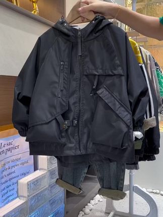 6 - 12岁男童必备!黑色春秋潮款冲锋衣,痞帅感拉满! #春秋潮款 #春秋款外套 #男童冲锋衣 #痞帅男童装 #黑色潮装