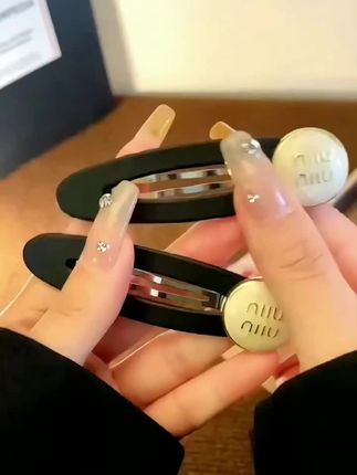 保持乐观积极的情绪,逆着阳光,一路向前吧!##发夹#网红发饰 #整理碎发 #携带方便