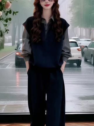 🎉胖MM秋日救星!假两件格子衫绝了! 宝子们👋,秋天来了是不是又在为穿搭发愁?这件大码假两件拼接格子长袖衬衫必须安排上❗️宽松版型超遮肉⾁,慵懒风拿捏得死死的👗。经典格纹元素复古又时髦,视觉收缩效果绝佳👏,微胖女孩也能穿出纸片人既视感! 🎀亮点一:双层设计巧妙藏肚腩 🎀亮点二:落肩袖口随性不紧绷 🎀亮点三:垂感面料走路带风💨 🎀亮点四:多色可选搭牛仔裤超飒 🎀亮点五:抖音同款爆款速抢⏳ 我入的是卡其色款,配阔腿裤被追着要链接🤣!你们最喜欢哪种颜色呀❓快来评论区告诉我吧~👇 #大码女装 #微胖穿搭 #秋季新品 #格子衬衫 #慵懒风