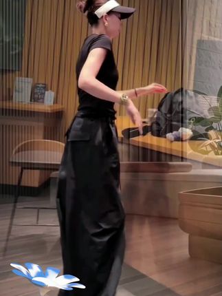 #时尚潮流穿搭 #百搭显瘦裤子 #穿出自己的风格@DOU+上热门