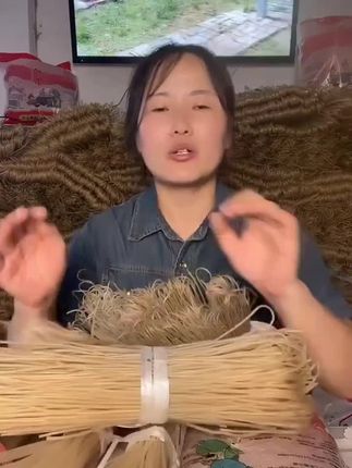 劲劲道道,肉肉头头,六家子手工红薯粉条,源头厂家一件批发。#优质农产品 #强烈推荐 #粉条 #家乡好货 #助农